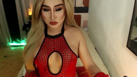 Snapshot of tshugescock chatting on 01-29-25, 11:51 SEDUCTIVEmistresCUMS online show from 01-29-25, 11:51