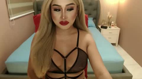 Snapshot of tshugescock chatting on 02-07-25, 07:59 SEDUCTIVEmistresCUMS online show from 02-07-25, 07:59