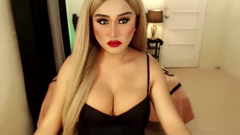 Snapshot of tshugescock chatting on 03-12-25, 05:57 SEDUCTIVEmistresCUMS online show from 03-12-25, 05:57