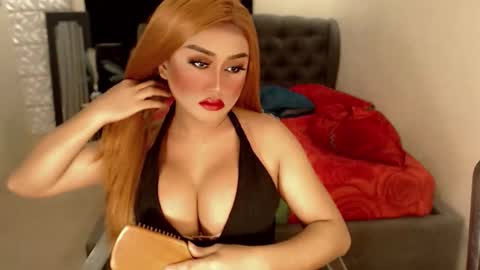 Snapshot of tshugescock chatting on 09-15-25, 01:16 SEDUCTIVEmistresCUMS online show from 09-15-25, 01:16