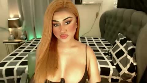 Snapshot of tshugescock chatting on 10-02-25, 06:20 SEDUCTIVEmistresCUMS online show from 10-02-25, 06:20