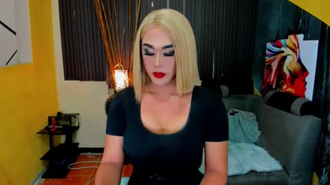 Snapshot of tsmamahmerslove chatting on 01-18-26, 08:23 Nicoleeee online show from 01-18-26, 08:23