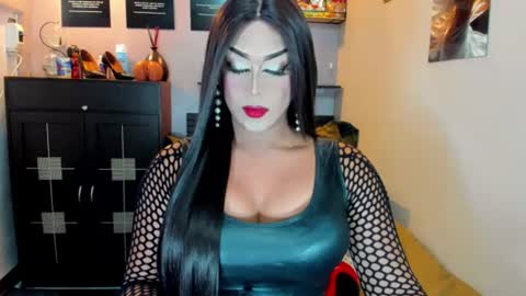 Snapshot of tsmamahmerslove chatting on 06-24-26, 09:25 Nicoleeee online show from 06-24-26, 09:25