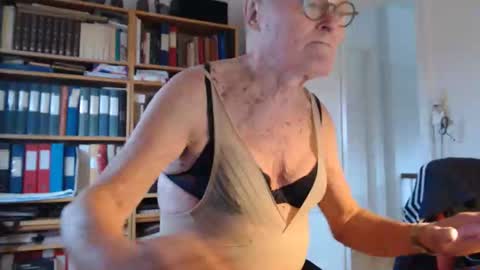 FINN but call me NANNA online show from 11-14-25, 01:54