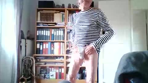 Snapshot of tubaist chatting on 05-12-26, 08:22 FINN but call me NANNA online show from 05-12-26, 08:22