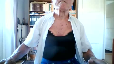 Snapshot of tubaist chatting on 06-21-26, 12:19 FINN but call me NANNA online show from 06-21-26, 12:19