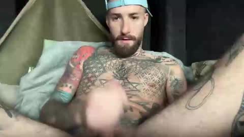 Tuhands online show from 11-22-25, 01:32