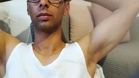 Snapshot of tunisiensexyguy chatting on 04-21-26, 05:28 TunisienSexyGuy online show from 04-21-26, 05:28