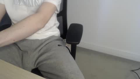 Snapshot of turnxyouon chatting on 02-18-25, 09:43 Ollie J online show from 02-18-25, 09:43