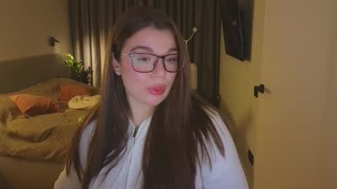 Ariana online show from 11-16-25, 05:51