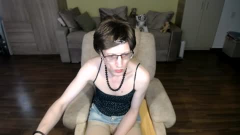 Snapshot of tvclementine chatting on 06-18-26, 08:47 Clementine online show from 06-18-26, 08:47