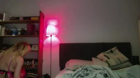 Snapshot of tvickyviktoriaofficial1 chatting on 03-03-26, 12:28 Tvickyviktoria online show from 03-03-26, 12:28