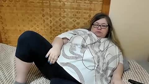 Snapshot of tviks chatting on 02-05-25, 01:47 Lana online show from 02-05-25, 01:47