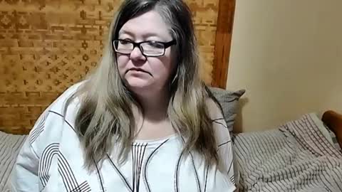 Snapshot of tviks chatting on 02-06-25, 10:15 Lana online show from 02-06-25, 10:15