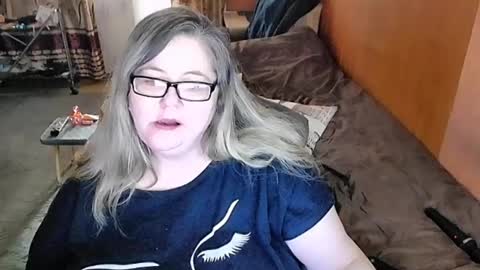 Snapshot of tviks chatting on 02-15-25, 02:37 Lana online show from 02-15-25, 02:37