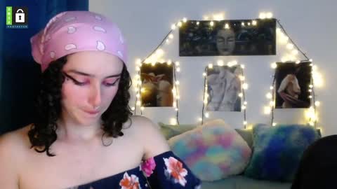Snapshot of twinflamesxx chatting on 01-27-25, 11:00 TwinFlamesXX online show from 01-27-25, 11:00