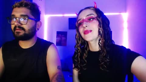 Snapshot of twinflamesxx chatting on 09-11-25, 10:43 TwinFlamesXX online show from 09-11-25, 10:43