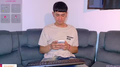 Snapshot of twink_daren chatting on 05-18-26, 07:20 Mr Daren online show from 05-18-26, 07:20