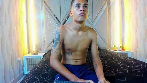 Snapshot of twink_davidx chatting on 11-23-25, 04:18 Dani online show from 11-23-25, 04:18