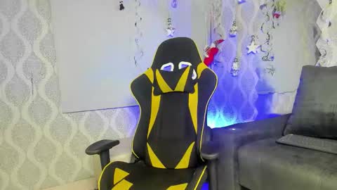 Snapshot of twink_davidx chatting on 12-13-25, 07:53 Dani online show from 12-13-25, 07:53