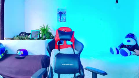 Snapshot of twink_sebas_ chatting on 11-24-25, 02:39 Bad boy sebastian online show from 11-24-25, 02:39