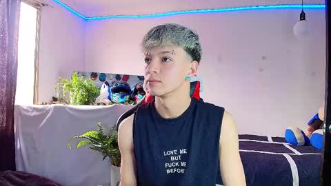 Snapshot of twink_sebas_ chatting on 12-20-25, 02:35 Bad boy sebastian online show from 12-20-25, 02:35