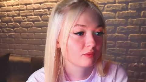 Snapshot of twinklefluff chatting on 03-05-25, 04:34 twinklefluff online show from 03-05-25, 04:34