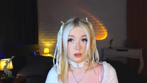 Snapshot of twinklefluff chatting on 09-11-25, 02:06 twinklefluff online show from 09-11-25, 02:06