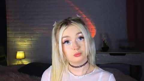 Snapshot of twinklefluff chatting on 09-26-25, 02:10 twinklefluff online show from 09-26-25, 02:10