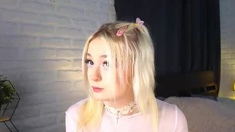 Snapshot of twinklefluff chatting on 09-28-25, 03:50 twinklefluff online show from 09-28-25, 03:50