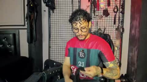 Snapshot of twisted_fantasy_ chatting on 05-12-26, 03:03 Clio Tadeo online show from 05-12-26, 03:03