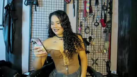 Snapshot of twisted_fantasy_ chatting on 06-01-26, 02:35 Clio Tadeo online show from 06-01-26, 02:35