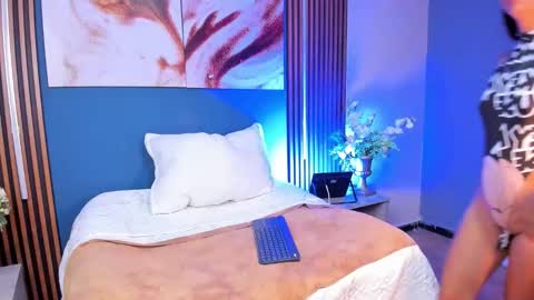 Snapshot of two_on_fire chatting on 10-02-25, 07:54 Kevin and Catalina online show from 10-02-25, 07:54