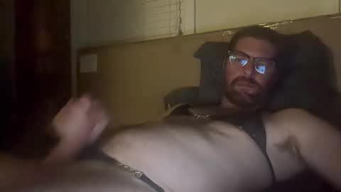 Snapshot of twohander45 chatting on 06-11-26, 05:27 twohander45 online show from 06-11-26, 05:27