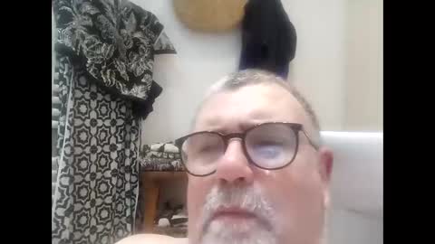 twohats2810 online show from 02-08-26, 08:23