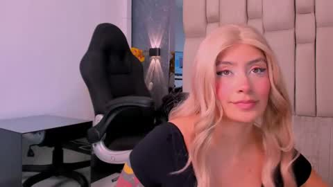 Snapshot of tyla_demon chatting on 05-19-26, 03:35 TYLA online show from 05-19-26, 03:35