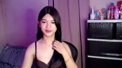 Snapshot of tyladine chatting on 10-06-25, 07:55 tyladine online show from 10-06-25, 07:55