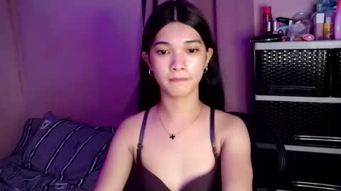 Snapshot of tyladine chatting on 10-09-25, 08:34 tyladine online show from 10-09-25, 08:34