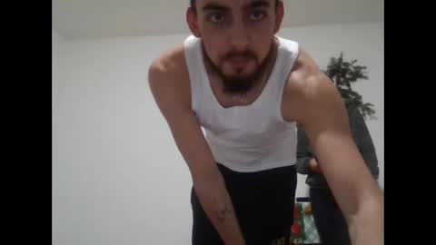 Snapshot of tyler07xxx chatting on 12-23-25, 01:36 EmmaTyler online show from 12-23-25, 01:36