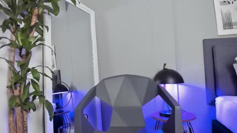 Tyler Fox online show from 10-26-25, 08:37