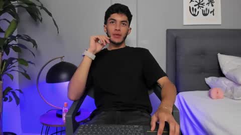 Snapshot of tyler_fox_ chatting on 05-31-26, 08:43 Tyler Fox online show from 05-31-26, 08:43