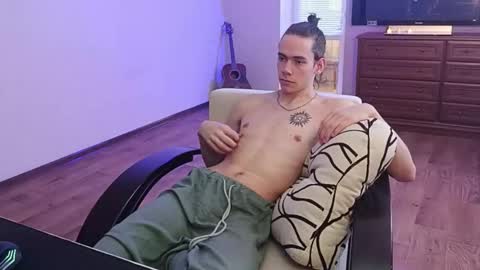 Tyler and Chris online show from 10-24-25, 10:11