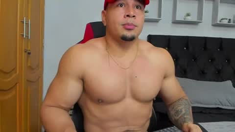 tyler_hank1 online show from 07-12-26, 01:18