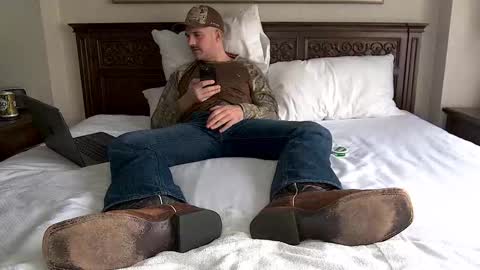 TylerLogan813 online show from 10-27-25, 07:07