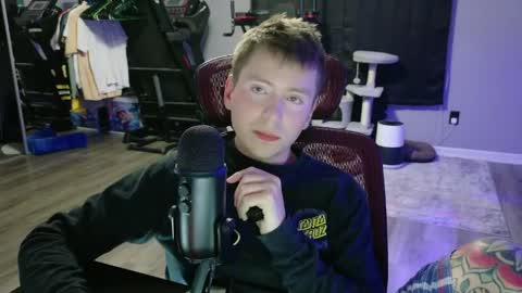 Snapshot of tylernextdoor chatting on 05-21-26, 12:39 Tyler online show from 05-21-26, 12:39