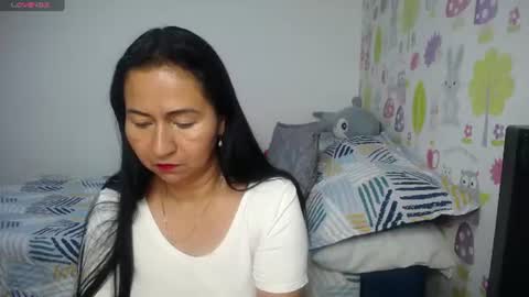 Snapshot of tyna_b chatting on 06-19-26, 08:51 Tyna online show from 06-19-26, 08:51