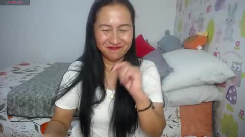 Snapshot of tyna_b chatting on 07-11-26, 09:27 Tyna online show from 07-11-26, 09:27