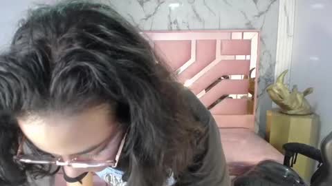 Snapshot of tyna_ch chatting on 01-14-25, 04:50 TYNA online show from 01-14-25, 04:50