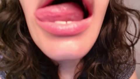 Snapshot of tyna_ch chatting on 02-09-25, 11:25 TYNA online show from 02-09-25, 11:25