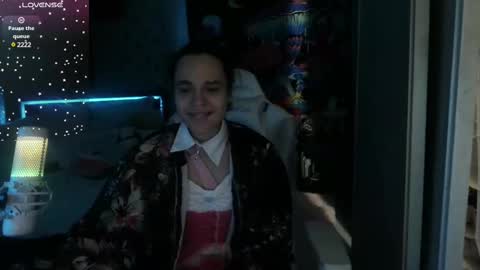 Snapshot of tyra_liana chatting on 02-15-25, 12:04 Tyra Liana online show from 02-15-25, 12:04